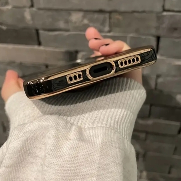 Brand new Apple IPhone 13 Pro Max Love heart bracket 🖤🖤🖤Silicone Phone - Picture 8 of 8